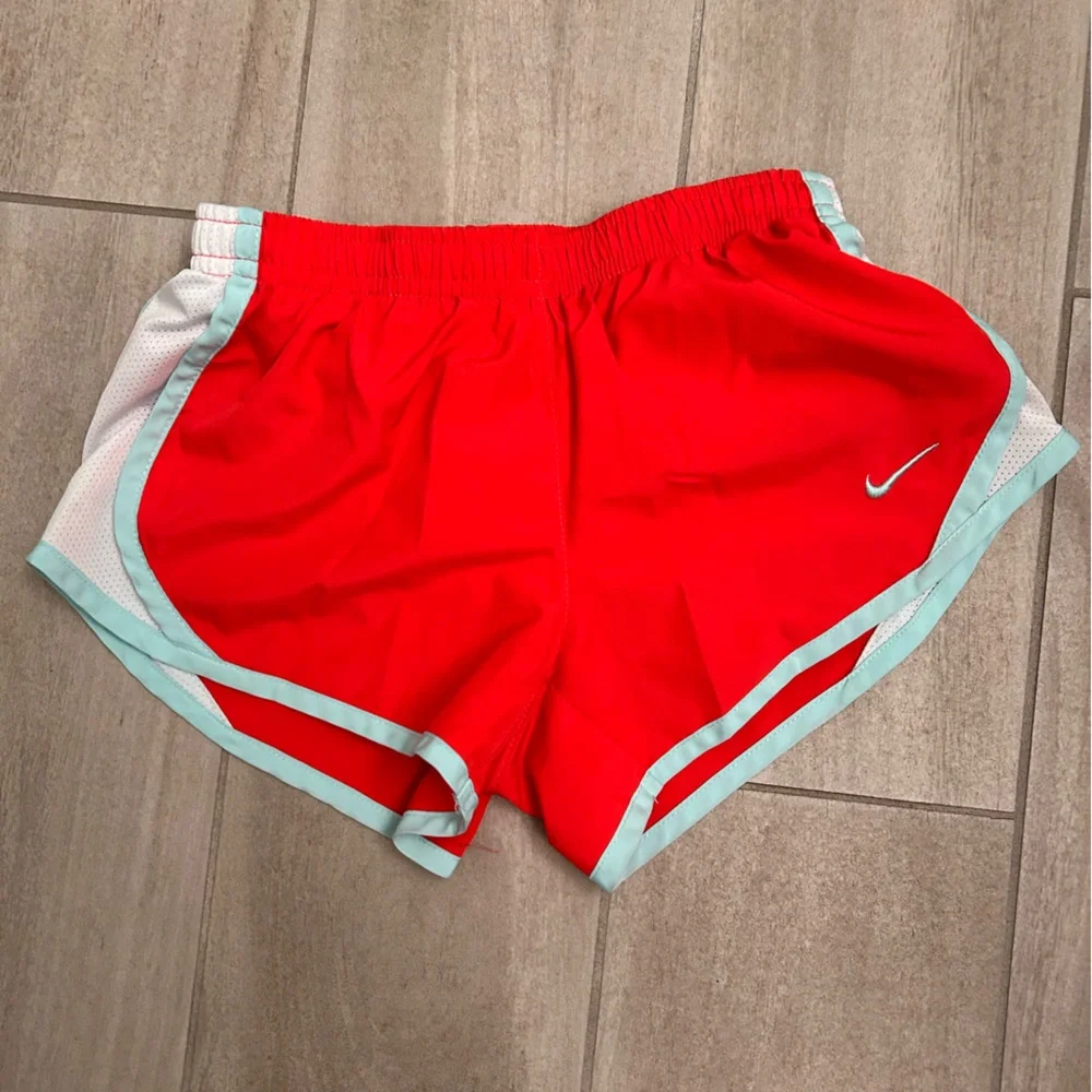 Girls orange-y Nike dry fit shorts XS